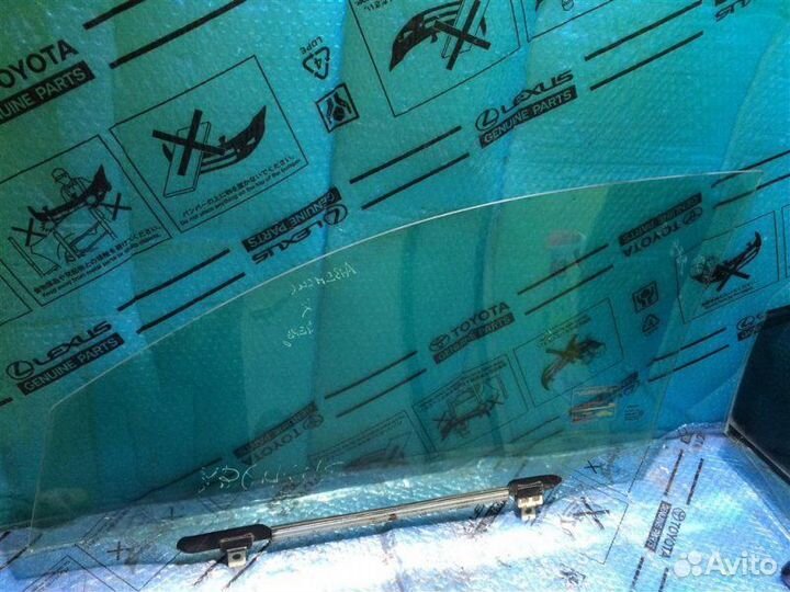Стекло двери передней правой Toyota Avensis Ii
