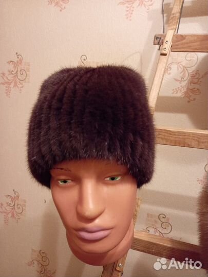 Женские меховые шапки