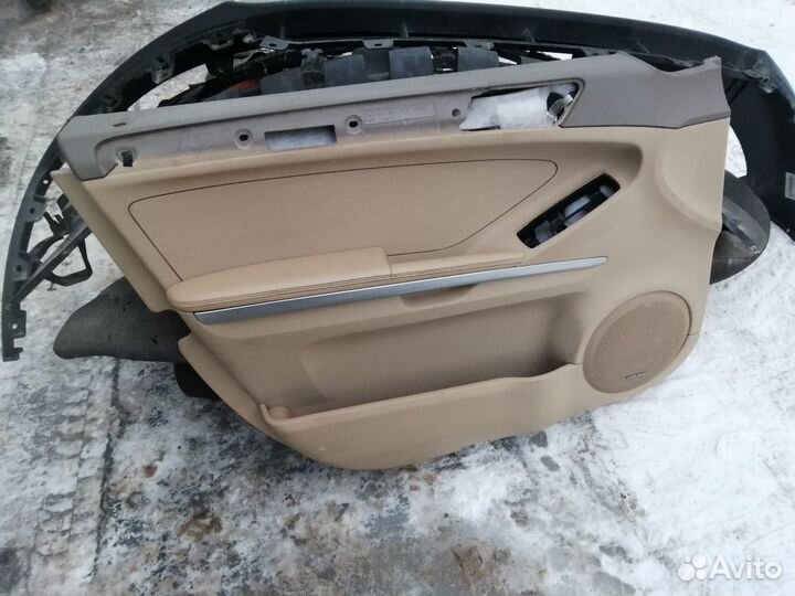Обшивка передней левой двери Mercedes ML W164
