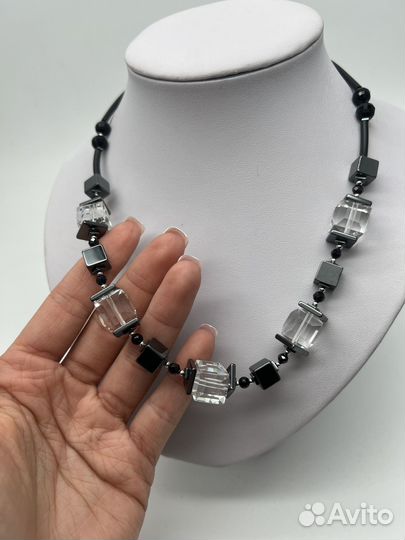 Бусы из горного хрусталя с гематитом