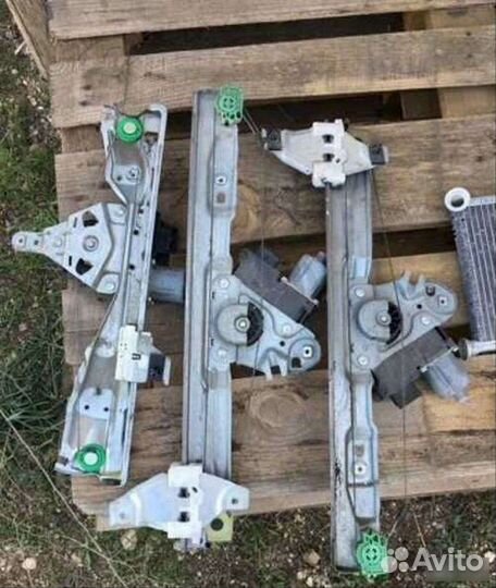 Стеклоподъемник Peugeot 308