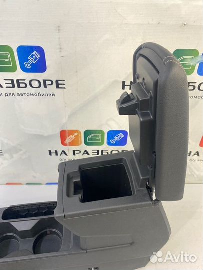 Консоль между сидений Renault Arkana LJC H4M 2019