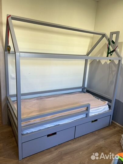 Кровать домик из бука