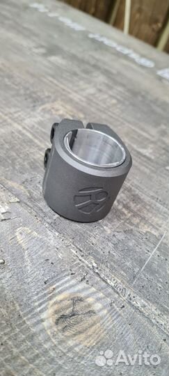 Зажим для трюкового самоката