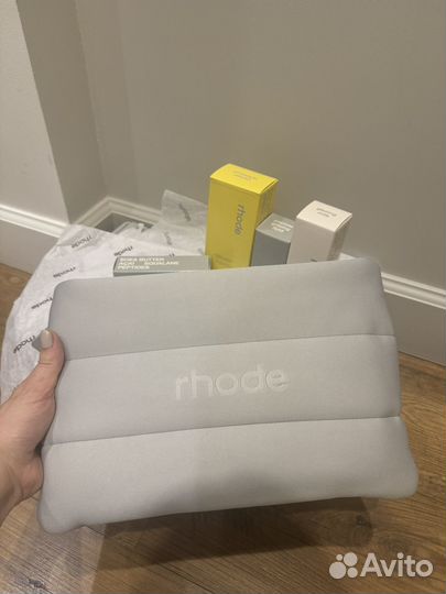 Rhode Набор косметики в косметичке The Rhode kit