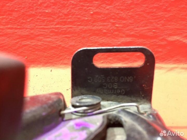 Замок капота Volkswagen Golf MK3 1995