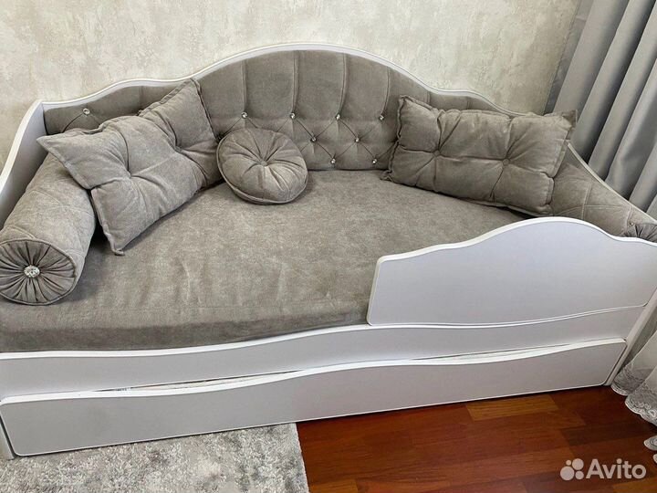 Детская кровать с каретной стяжкой