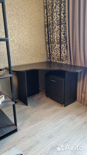 Письменный стол, компьютерный стол венге с тумбой