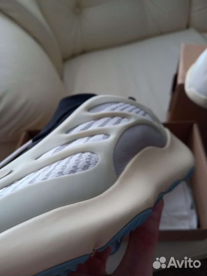 Adidas yeezy 700 v3 azael 39 размер