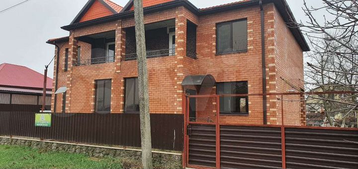 Коттедж 175 м² на участке 6 сот.