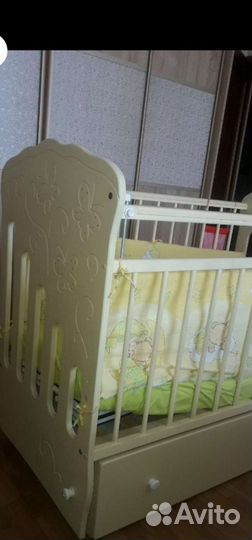 Детская кровать с маятником и ящиком