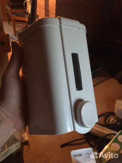 Диспенсер для мыла жидкого