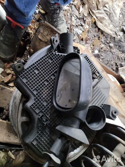 Корпус воздушного фильтра на Рено Логан