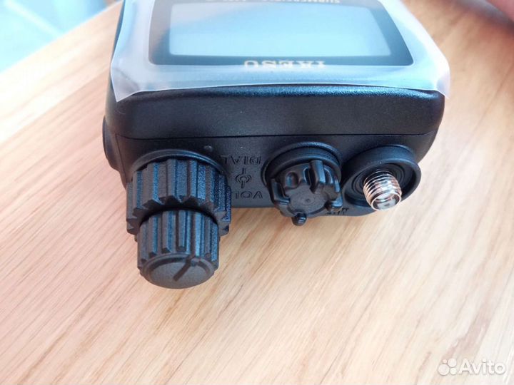 Радиостанция Yaesu VX-6R, новая