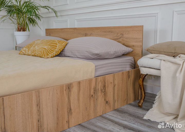 Кровать 1,5 спальная с мягким изголовьем