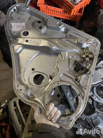 Задний левый стеклоподъемник Volkswagen passat B5