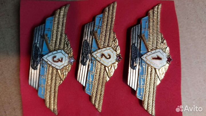 Тяжелые значки СССР