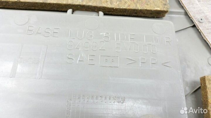 Обшивка багажника задняя правая Nissan R'nessa N30