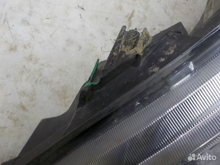 Фара левая на Nissan Tiida