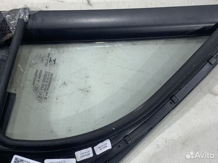 Форточка двери передней левой Porsche Macan 95B