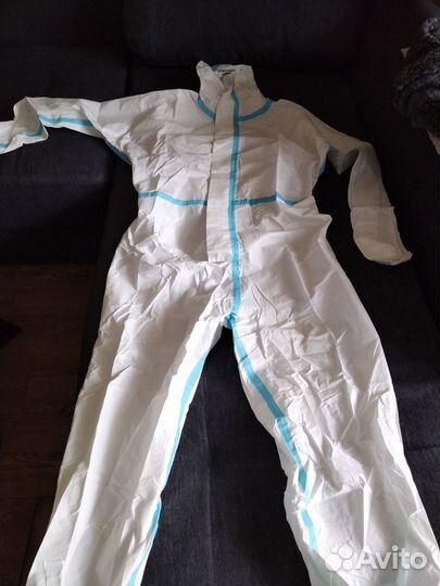 Защитный костюм белый