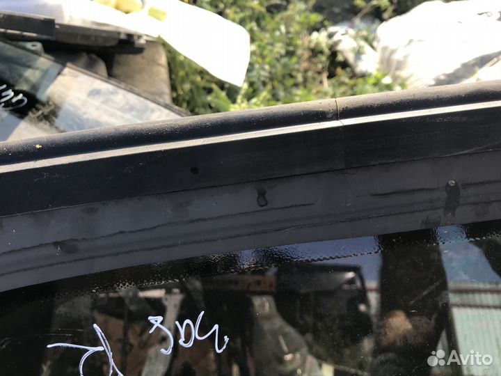 Задняя правая форточка Мерседес Gl166 Mercedes gls