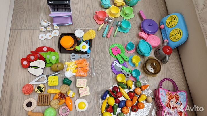 Посуда, плита, продукты, овощи и фрукты