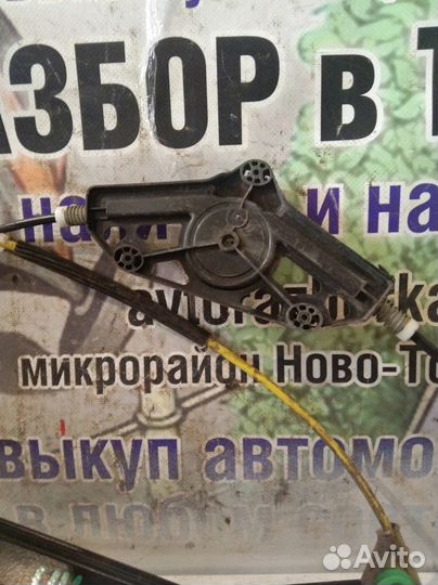 Стеклоподъемник передний правый Skoda Octavia III