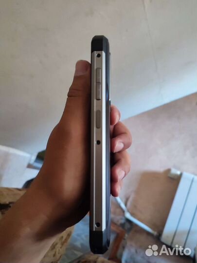 Телефон oukitel