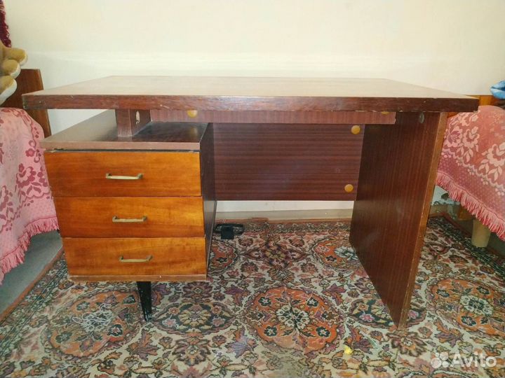 Письменный стол