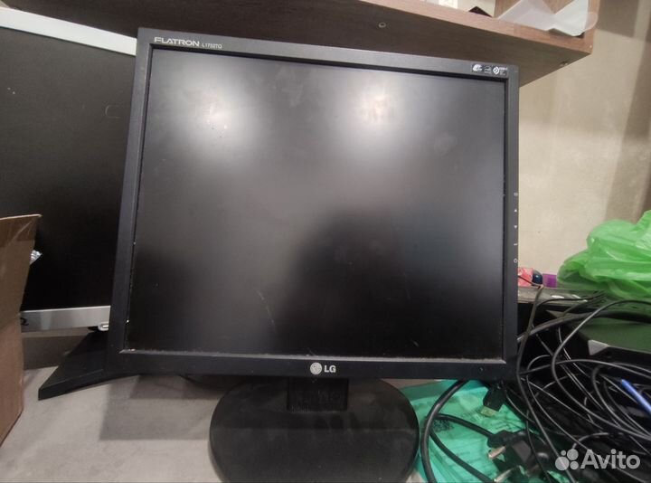 Монитор LG flatron L1752TQ + клавиатура Genius