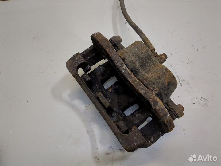 Суппорт Hyundai Santa Fe, 2001