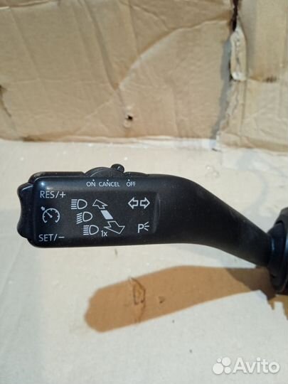 Переключатель подрулевой Skoda Yeti