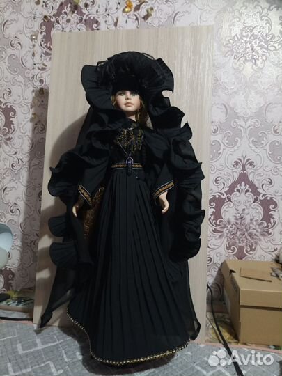 Кукла фарфоровая большая 