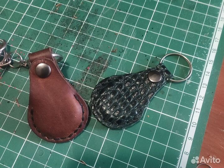 Брелок для ключей из натуральной кожи