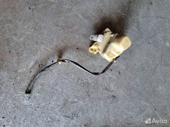 Актуатор замка двери задний Honda inspire