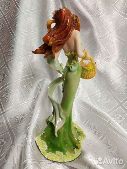 Изящная статуэтка