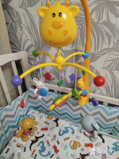 Мобиль в кроватку. Жирафики