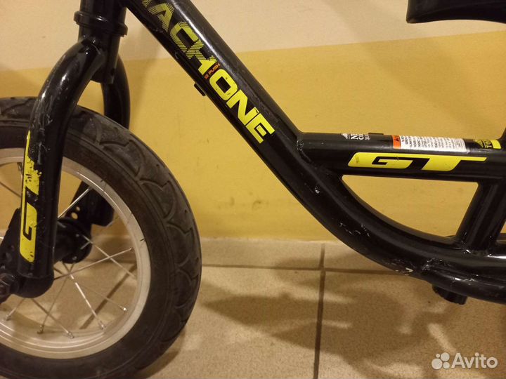 Беговел GT mach ONE push 12