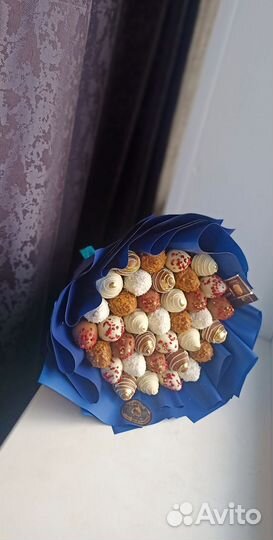 Клубника в шоколаде букеты