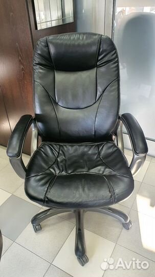Офисное кожаное кресло бу