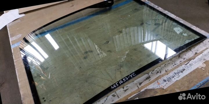 Стекло боковое левое Hitachi/zx230