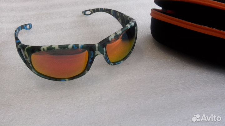 Продам солнцезащитные очки Okley