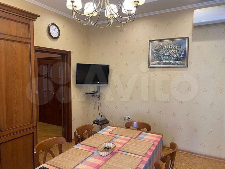 3-к. квартира, 143 м², 3/9 эт.