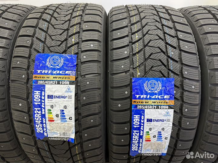 Tri Ace Snow White II Stud 285/45 R21 109H