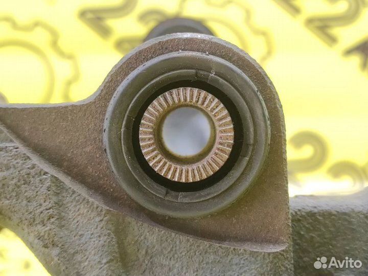 Цапфа (поворотный кулак) задняя левая Toyota