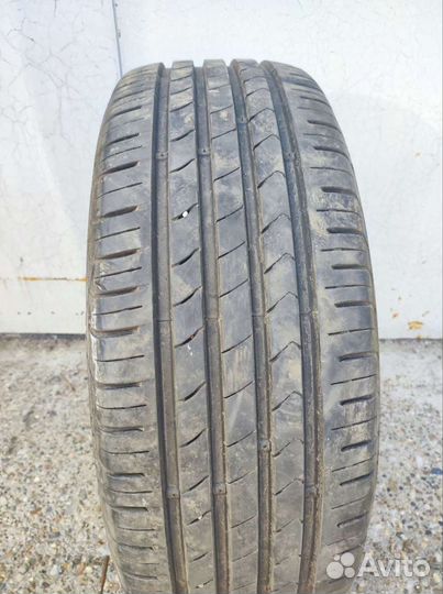 Kumho Ecsta HS51 215/60 R16 95V