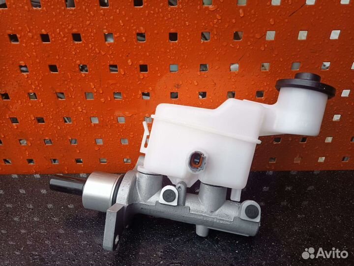 Главный тормозной цилиндр Toyota Hilux