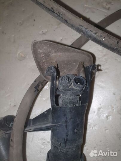 Форсунка омывателя фар nissan tiida