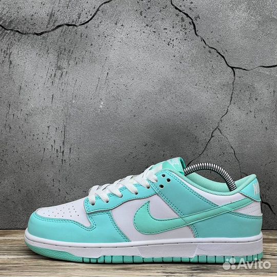 Женские кроссовки Nike Dunk Low Green Glow